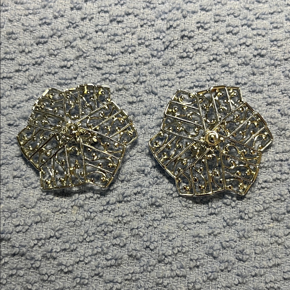 Vintage Sarah Coventry Silvery Mist Clip Earrings